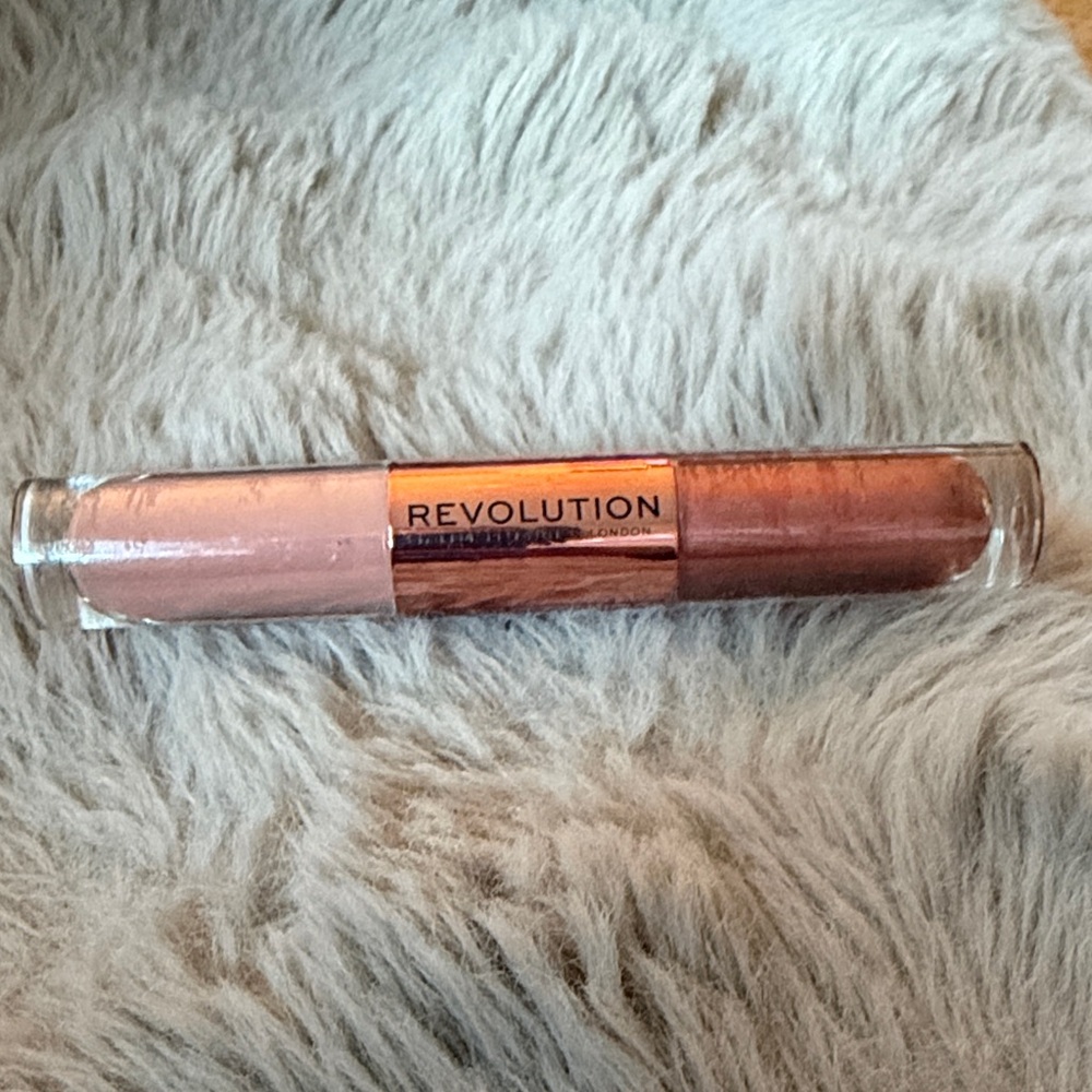 NWT Revolution Liquid shadow